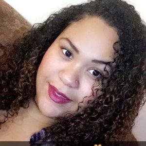 Meet your Posher, Maxine